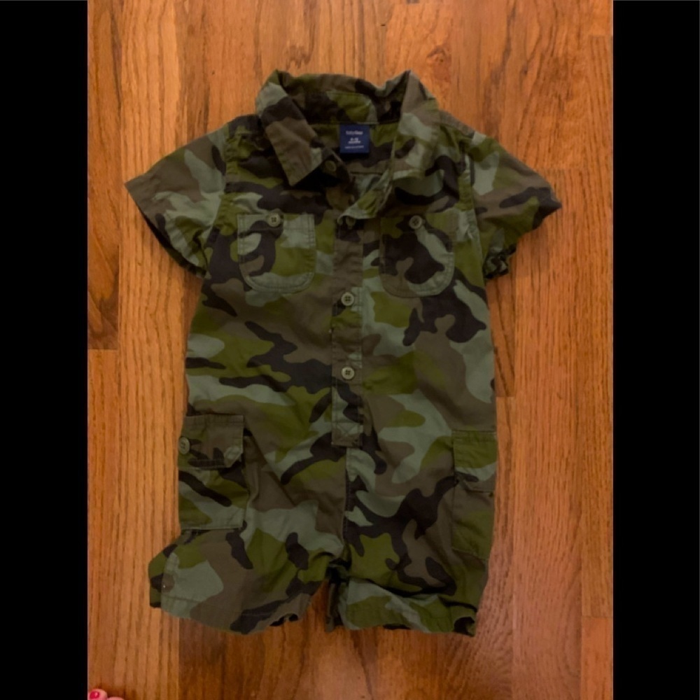 Baby Gap fatigue shorty one piece, size 6-12 mos
